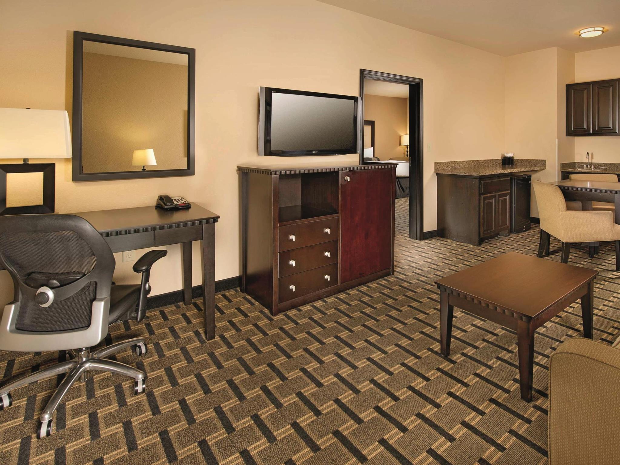 La Quinta By Wyndham Denton - University Drive Exterior photo